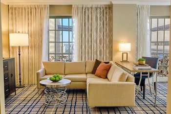 Junior Suite, 1 King Bed, Corner