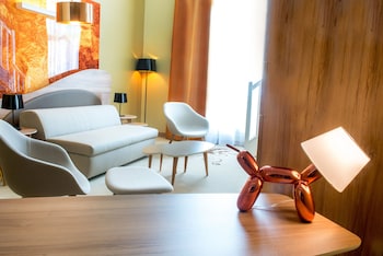 Suite, 1 Bedroom (Living Area)