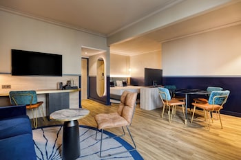 Premium Room, 1 King Bed with Sofa bed