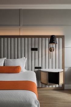 Junior Suite with Balcony, Riverview, 1 King bed