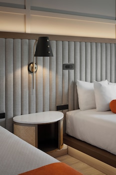 Superior Room, Corner Balcony with 2 Queen Beds, City View
