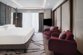 Two Level Suite with 1 King Bed