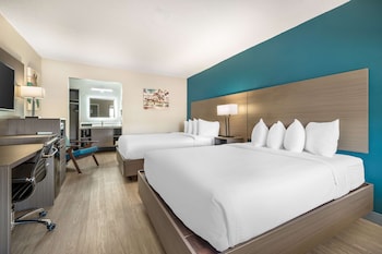 Standard Room, 2 Queen Beds, Non Smoking, Refrigerator & Microwave (Deluxe)