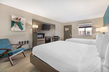 Standard Room, 2 Queen Beds, Non Smoking, Refrigerator & Microwave (Deluxe)