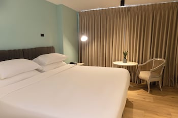 Premium Room, 1 King Bed, Non Smoking