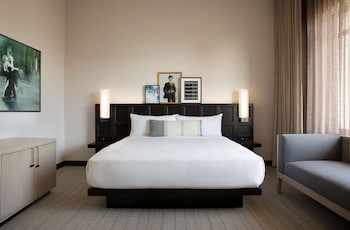 Deluxe Room, 1 King Bed, Accessible (Hearing)