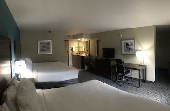 Standard Room, Multiple Beds, Microwave