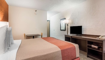 Standard Room, 1 Queen Bed, Non Smoking