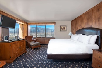Room, 1 King Bed, Non Smoking (Mountain View, Corner)