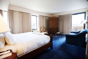 Suite, 1 King Bed with Sofa bed, Non Smoking (Downtown View, 1 Bedroom, Governors)