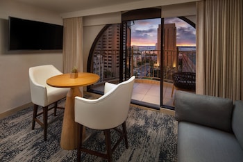 Junior Suite, 1 King Bed, Bay View (Balcony)