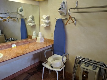 Room, 2 Queen Beds, Accessible, Non Smoking (Mobility)