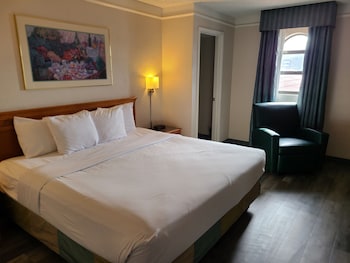 Deluxe Suite, 1 King Bed, Non Smoking