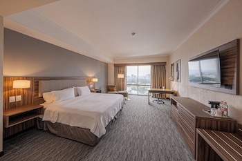 Premium Room, 1 King Bed (Walk-In Shower)