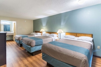 Deluxe Room, Multiple Beds, Non Smoking, Refrigerator & Microwave