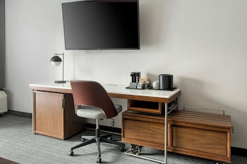 Suite, 1 King Bed with Sofa bed (Mobility/Hearing Accessible, Tub)