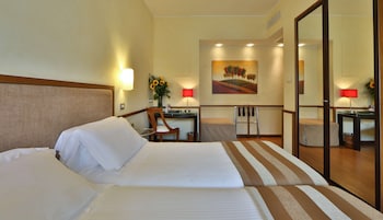 Comfort Room, 1 Queen Bed (with Extra Bed)