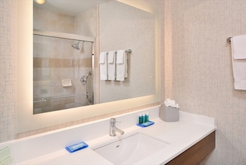 Standard Room, 1 King Bed, Accessible (Comm, Access Tub)