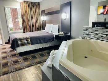 Suite, 1 Queen Bed, Non Smoking, Refrigerator