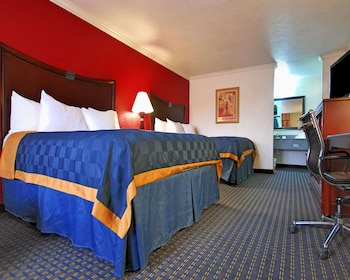 Room, 2 Queen Beds, Smoking