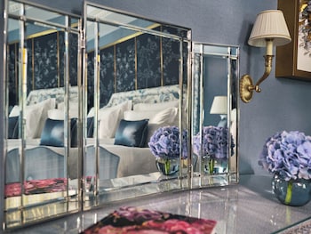 Suite (Hyde Park)