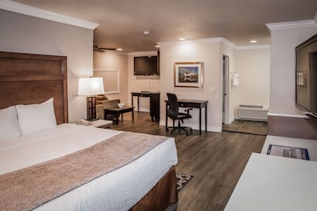 Suite, 1 King Bed, Non Smoking (with Sofabed)