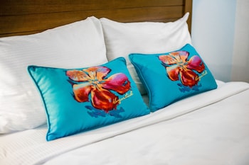 Deluxe Room, Multiple Beds, Lake View