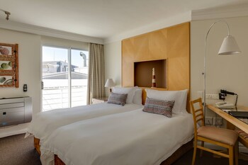 Room, 2 Twin Beds, City View