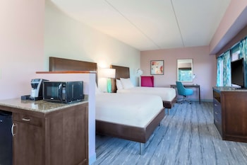 Room, 2 Queen Beds, Accessible (Mobility & Hearing, Roll-In Shower)