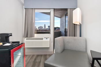 Standard Room, 1 King Bed, Non Smoking, Refrigerator