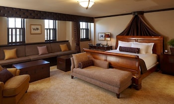 Suite (Carriage House Governor)