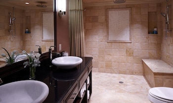 Suite (Carriage House)