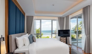2Bedroom Pool Suite Beach Front