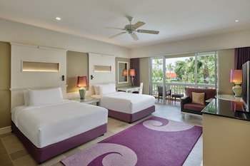 Laguna Pool View Twin Room