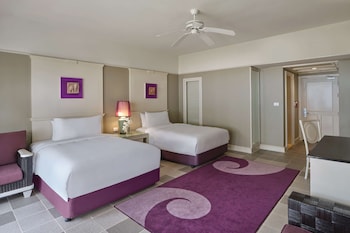 Laguna Beachside Twin Room