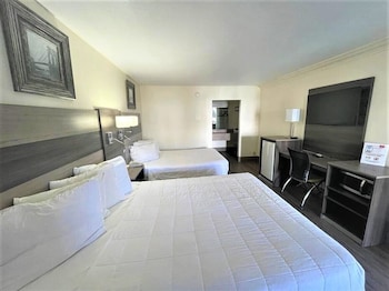 Room, 2 Queen Beds, Non Smoking