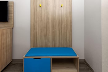 Deluxe Room, 1 King Bed, Accessible, Non Smoking (Mobility, Tub w/Grab Bars)