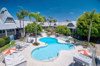 Deluxe Room, 2 Queen Beds, Terrace, Pool View