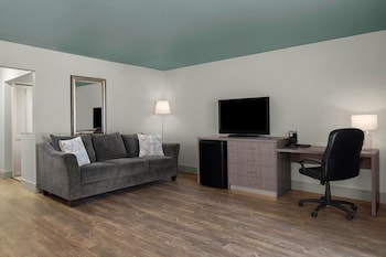Deluxe Studio, 1 King Bed with Sofa bed