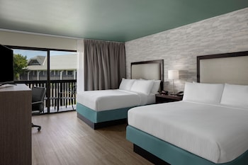 Premium Room, 2 Queen Beds, Balcony, Pool View