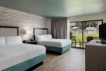 Deluxe Room, 2 Queen Beds, Terrace, Pool View