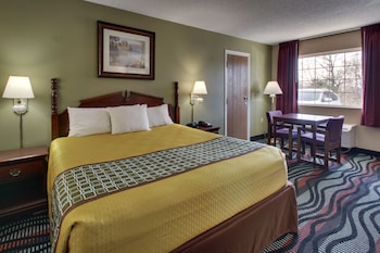 Superior King Bed with Roll-In Shower ( Ground Level)