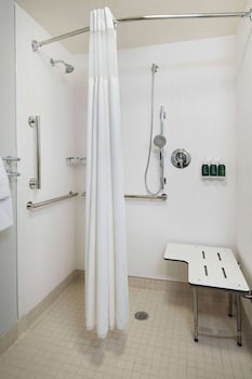Room, 2 Queen Beds, Accessible (Mobility Hearing Roll in Shower)