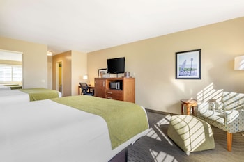 Standard Room, 2 Queen Beds, Non Smoking, Refrigerator & Microwave