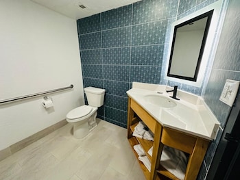 Suite, 1 King Bed, Mobility Accessible, Non Smoking