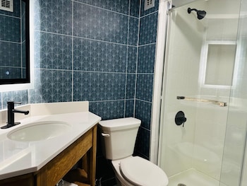 Suite, 1 King Bed with Sofa bed, Non Smoking