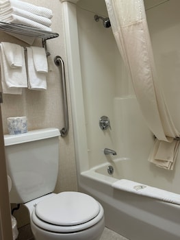 2 Queen Beds, Microwave, Refrigerator, Non Smoking.
