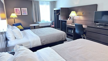 2 Queen Beds, Microwave, Refrigerator, Non Smoking.