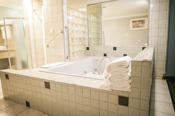 Suite, 1 King Bed, Jetted Tub