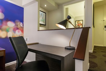 Junior Suite, 1 King Bed with Sofa bed, City View